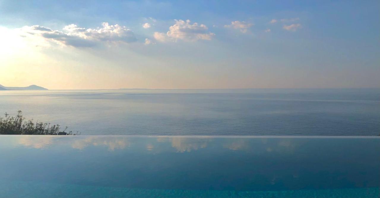 Kuro Beach House - Oceanfront Luxury & 25M Pool Achlia Eksteriør billede