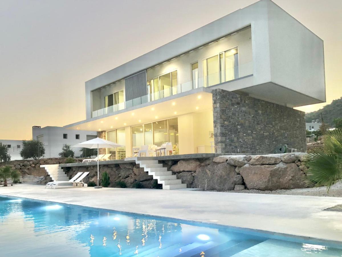 Kuro Beach House - Oceanfront Luxury & 25M Pool Achlia Eksteriør billede