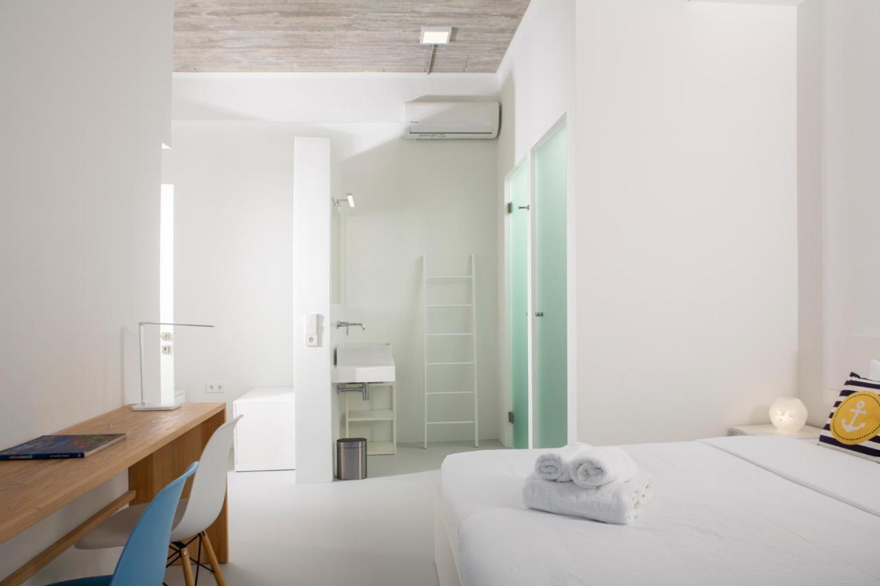 Kuro Beach House - Oceanfront Luxury & 25M Pool Achlia Eksteriør billede